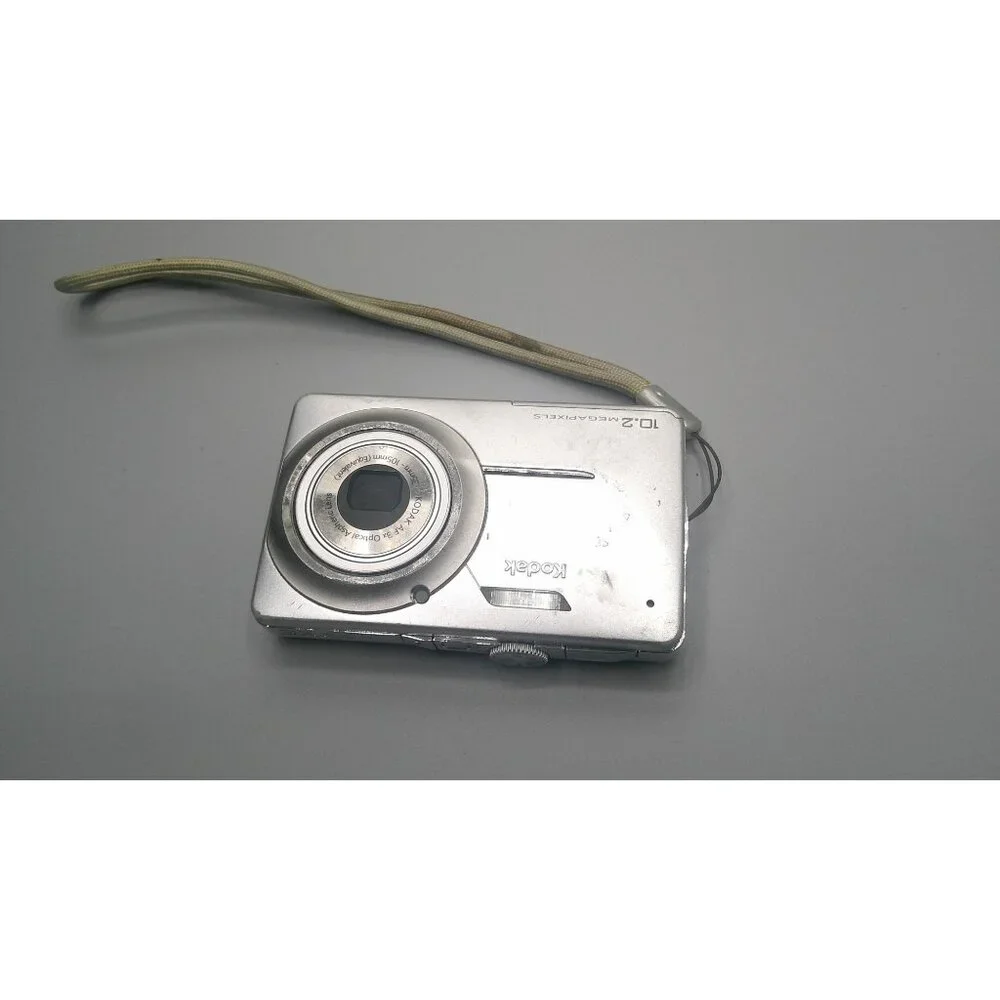 Kodak EasyShare 10.2 MP Digital Camera Silver With Strap T05 D